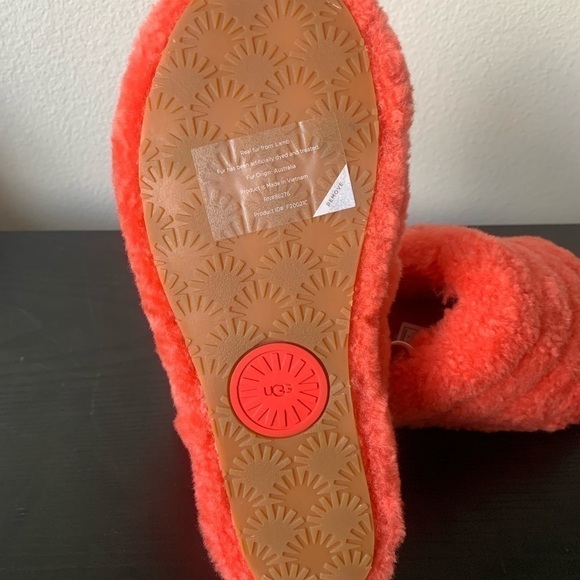 Ugg WOMENS FLUFF YEAH SLIDE SLIPPER SIZE 9 NEW AUTHENTIC - Picture 6 of 6